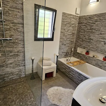 Moderne Avec Piscine Privee, Climatisation Et Parking, 4 Chambres, 8 Pers. - Fr-1-768-103 Willa